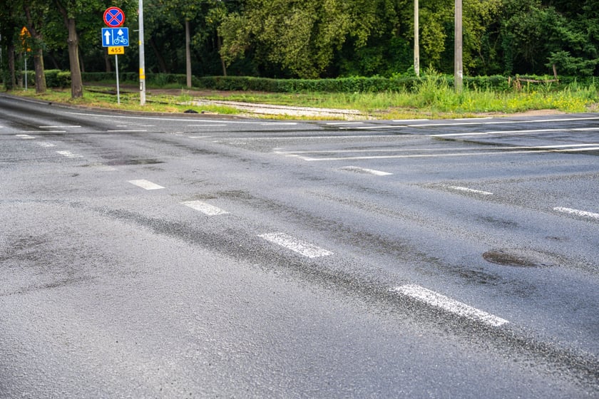 Skrzyżowanie alei Wielkiej Wyspy z ulicą Mickiewicza i aleją Paderewskiego